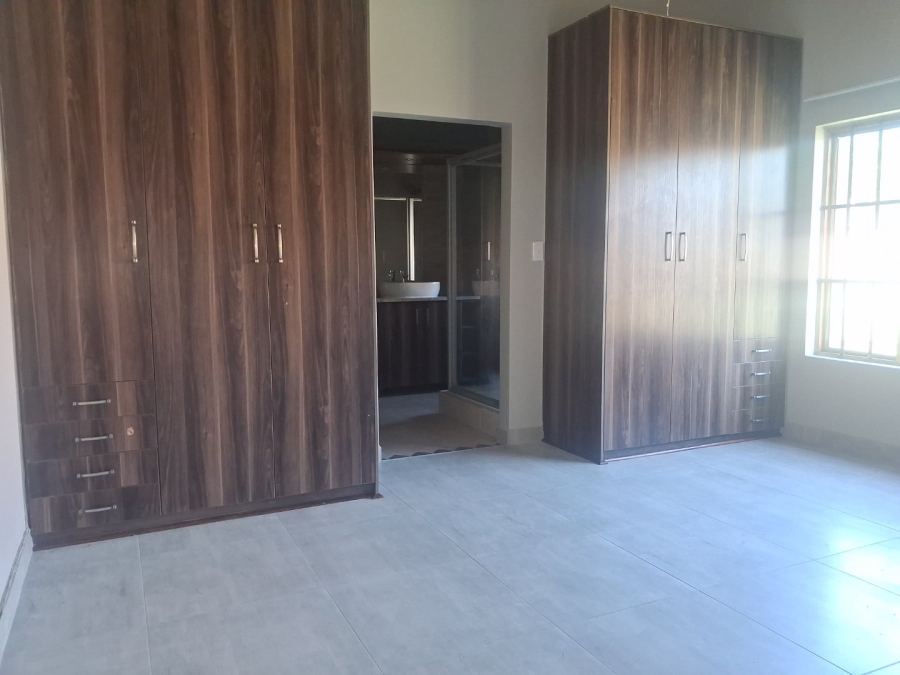 To Let 3 Bedroom Property for Rent in Hillside Free State